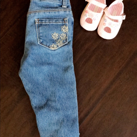 Toddler Girl Distressed Jean 👖👛2T - Picture 2 of 2